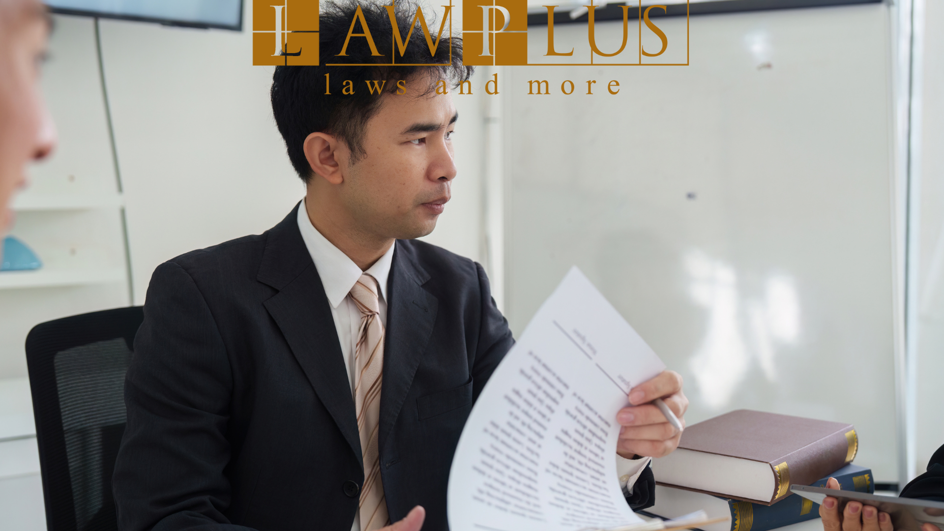 Cuộc họp thương lượng hợp đồng mua bán sát nhập